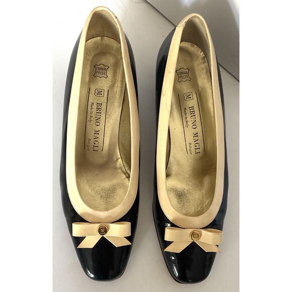 Vintage Bruno Magli Italian Black Cream Patent Leather Bow Flat Pumps - Picture 7 of 9